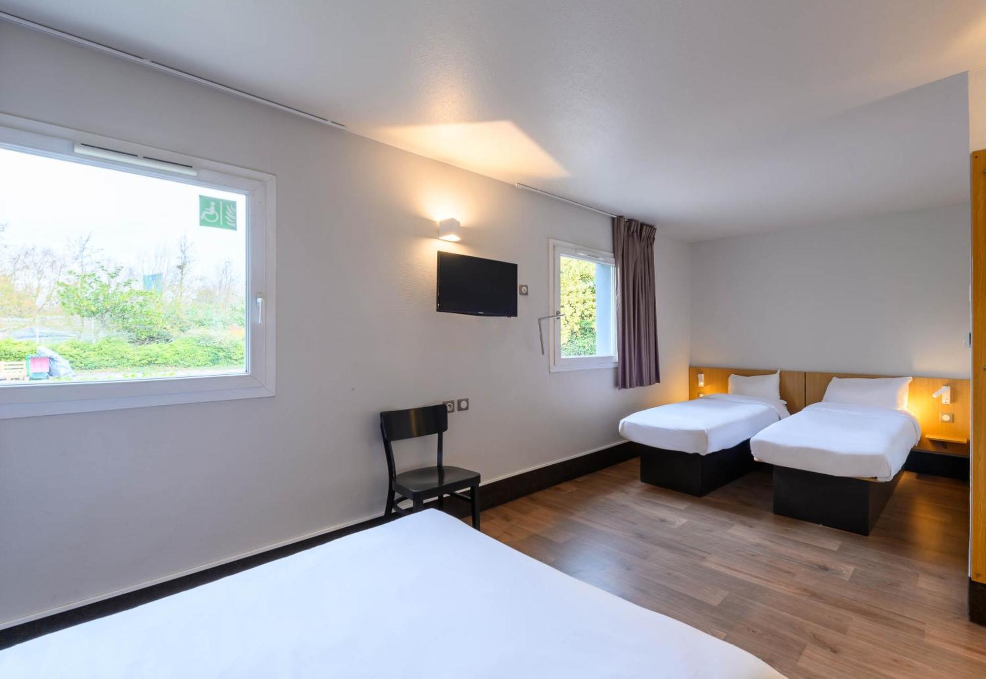 B&B Hotel Creil Chantilly Exterior photo